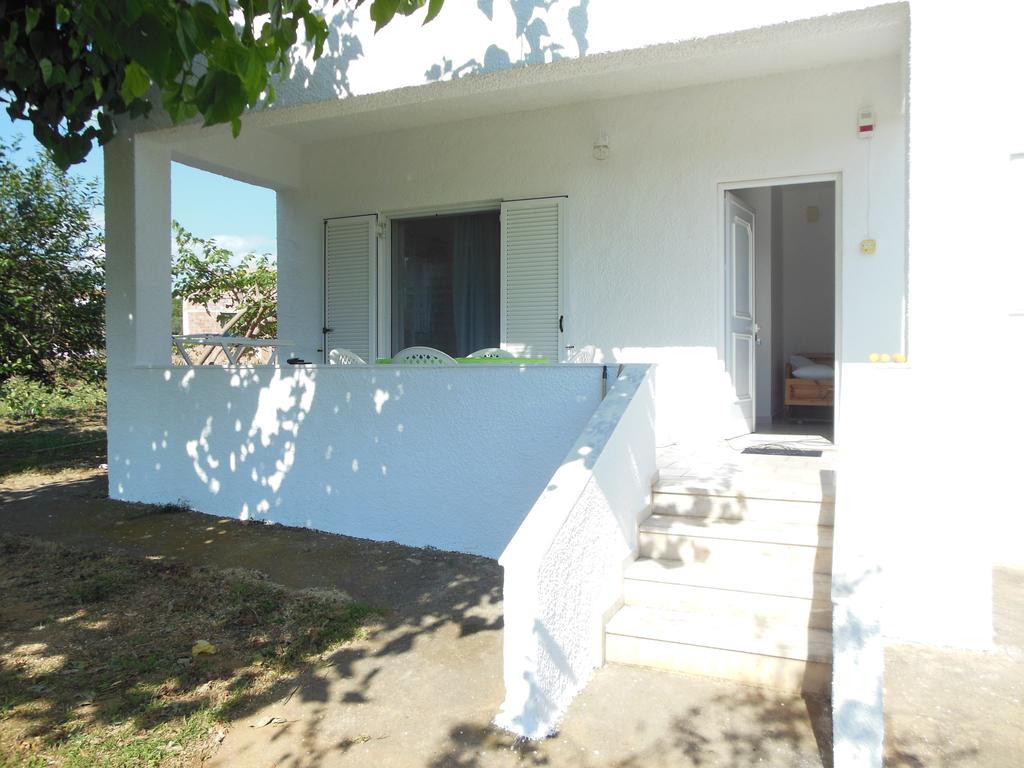 Helonata Apartments Arkoudi Bagian luar foto
