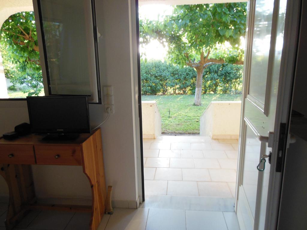 Helonata Apartments Arkoudi Bagian luar foto