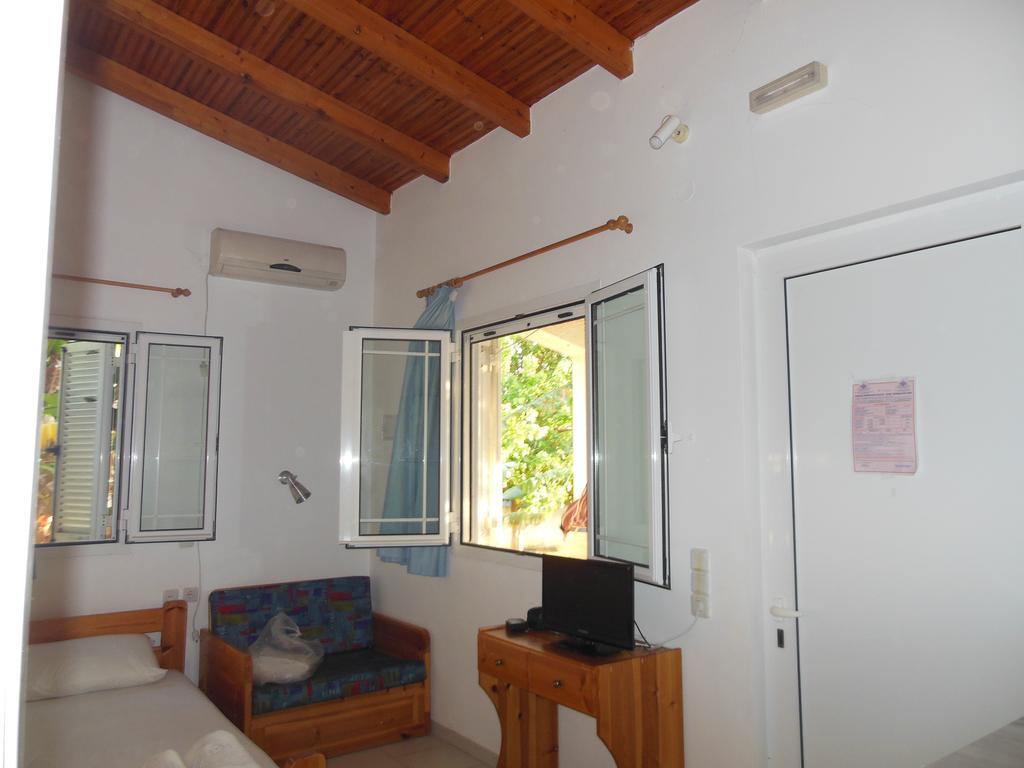 Helonata Apartments Arkoudi Bagian luar foto